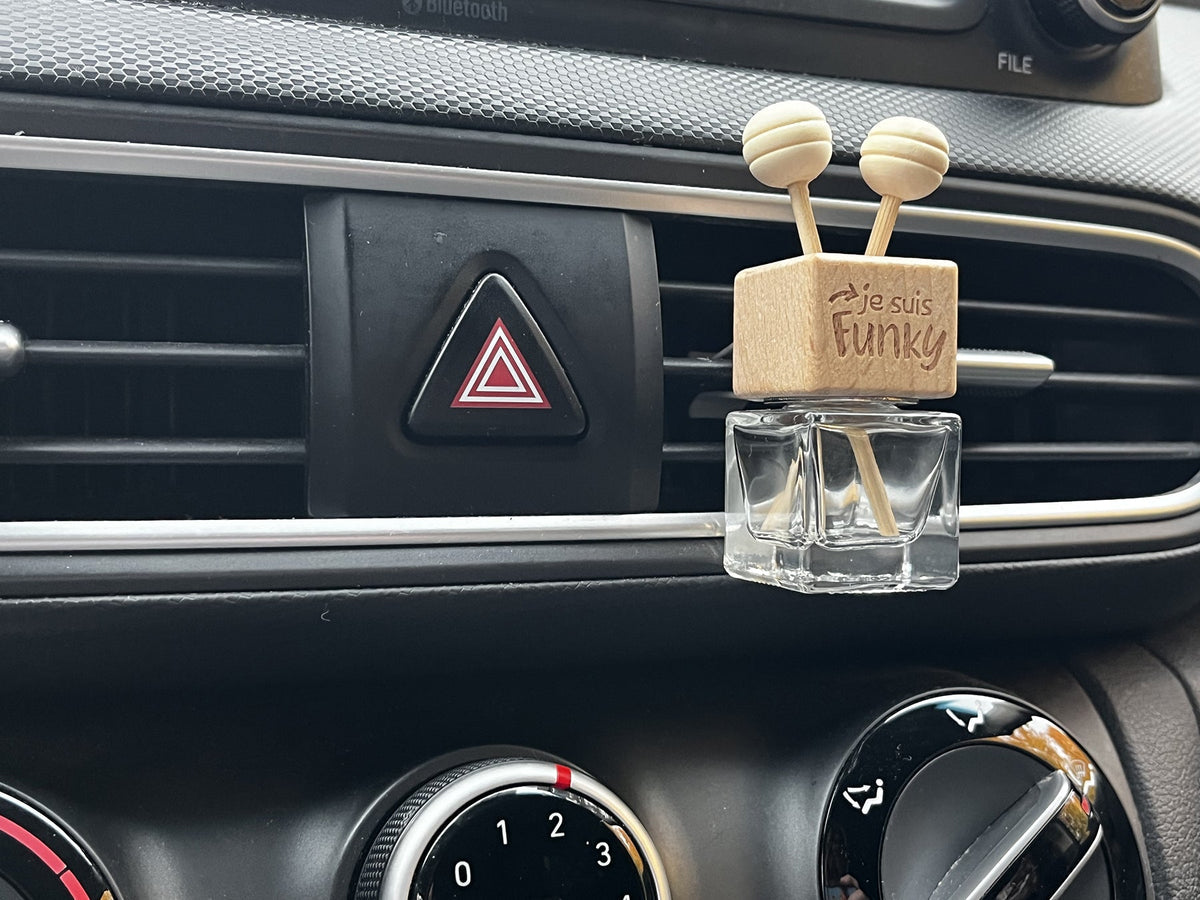 Diffuseur de parfum pour voiture Funky - Char neuf