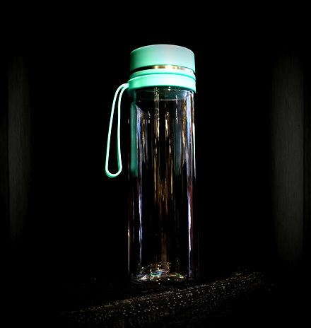 Bouteille TEAGO - gobelet en tritan avec filtre - (importé d'Asie par une entreprise de thé de Montréal)