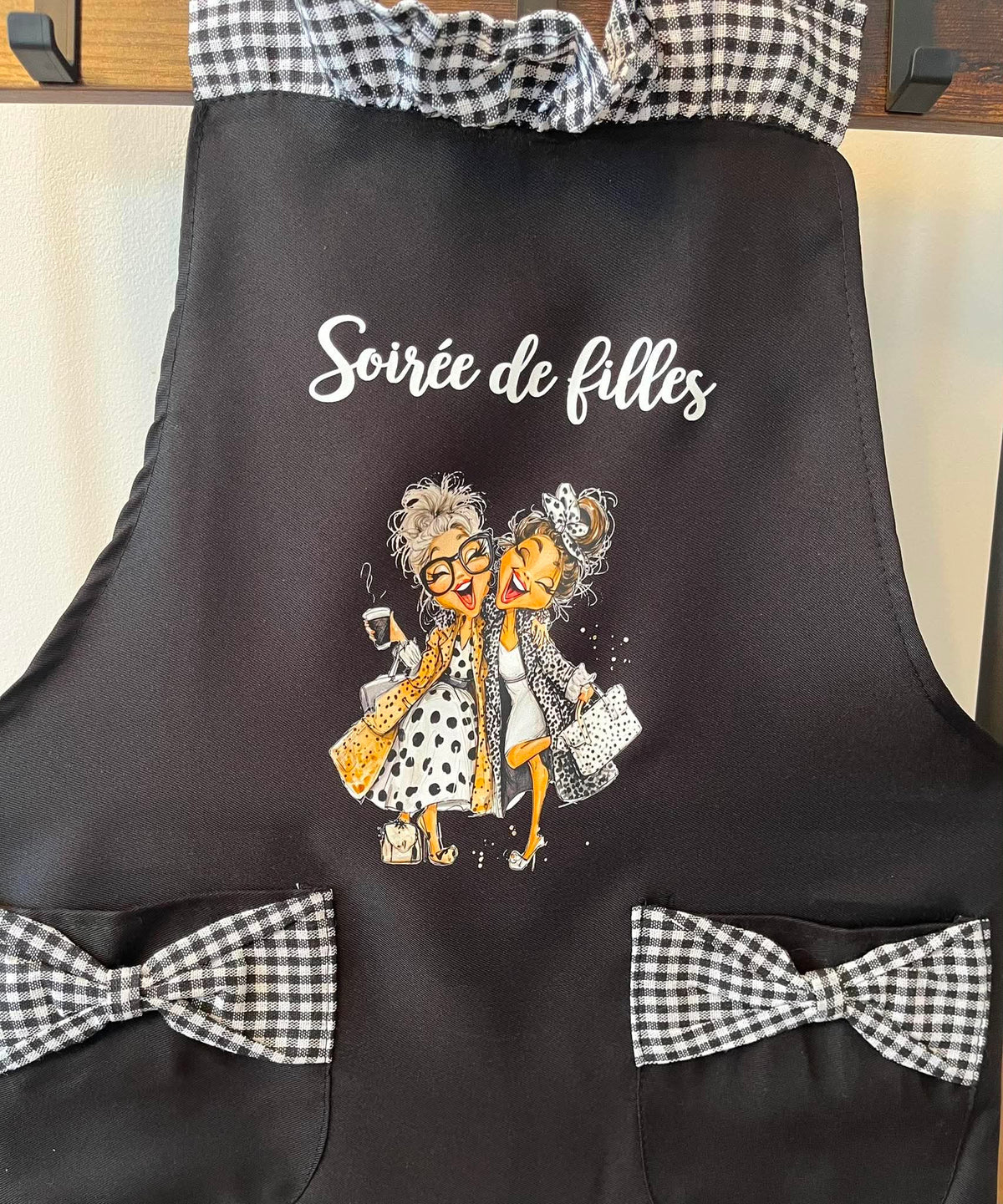 Tabliers, tasse et porte bouteille imprimés sur mesure - Créations p’ART Amour